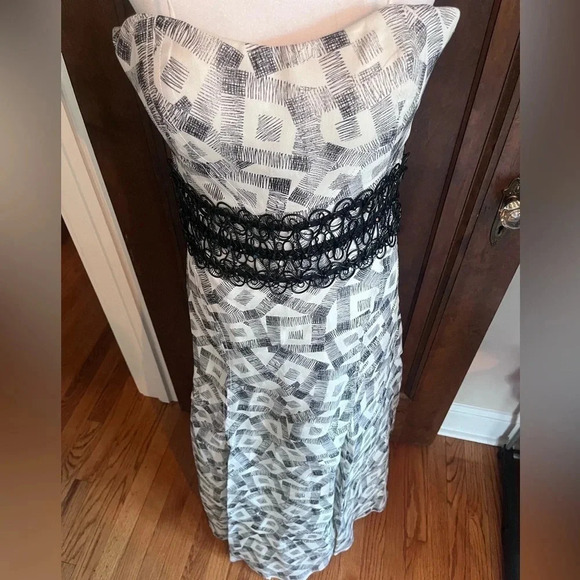 Carolina Herrera White and Black Neutral Printed Evening Gown Women Size 8 - Picture 3 of 7